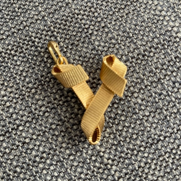 Sold NWOT “V” Clare V Ribbon Charm - Picture 5 of 9